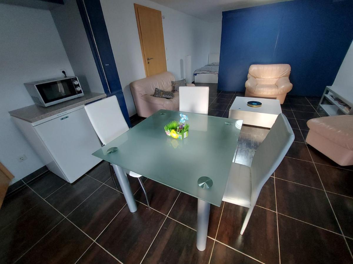 Lovely Appartment With Private Patio And Private Entrance In Luxembourg 60M2 Saeul Exteriör bild